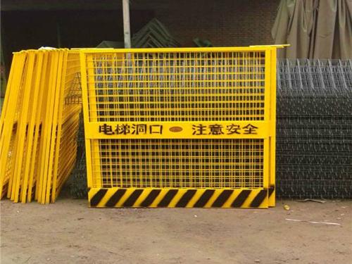 電梯井口防護(hù)門